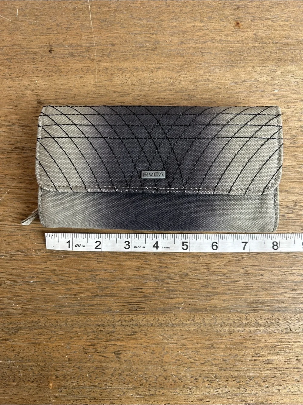RVCA Canvas Fold-Over Women’s Wallet/Clutch. Features A Gray/Black Ombre Design.